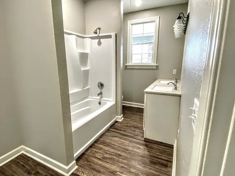 816 N Jackson St — Photo 3