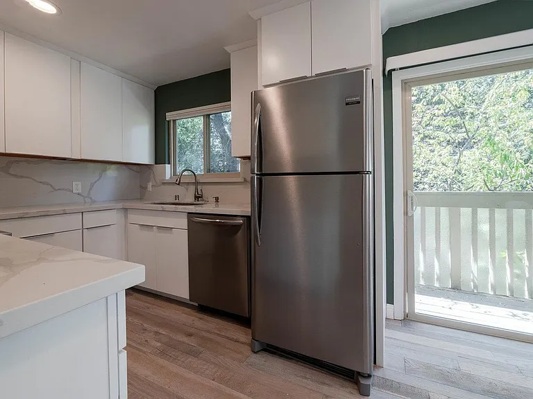 315 Poe St — Photo 5