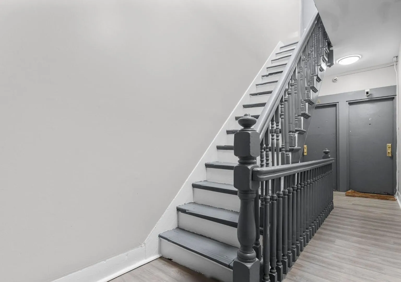 32 Van Cortland Park Avenue — Photo 4