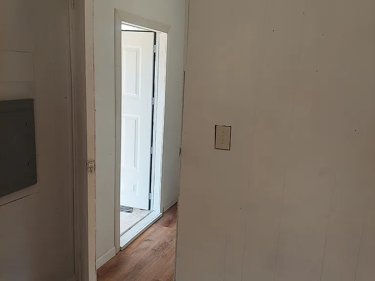 608 Humphrey St — Photo 14
