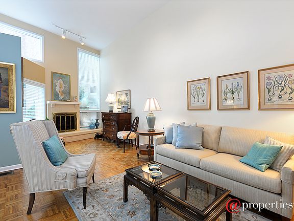 Living Room with fireplace