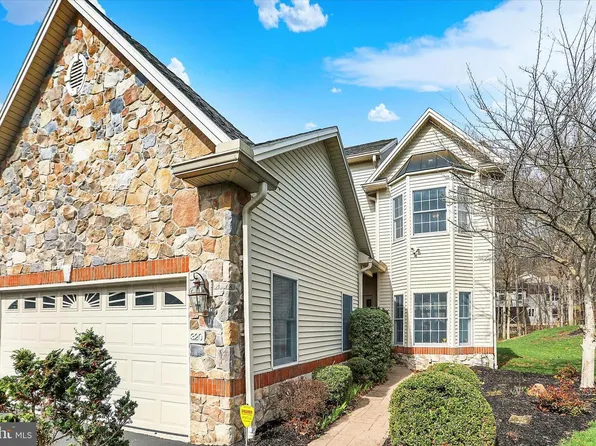 320 Autumn Chase, Harrisburg, PA 17110