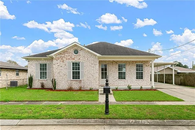 4 bed, 2.0 bath, 1554 sqft, $2,200 — Photo 1