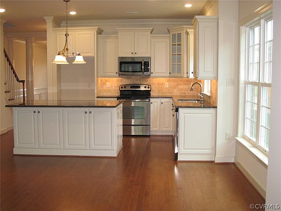 4th image of 924 Belva Ln #27