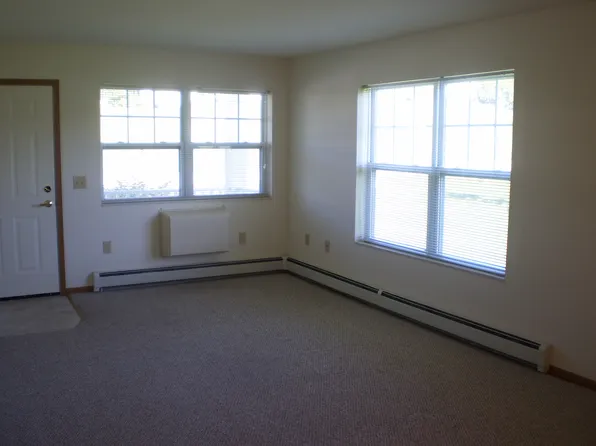 601 Pigeon Creek Dr #15, Lancaster, WI 53813