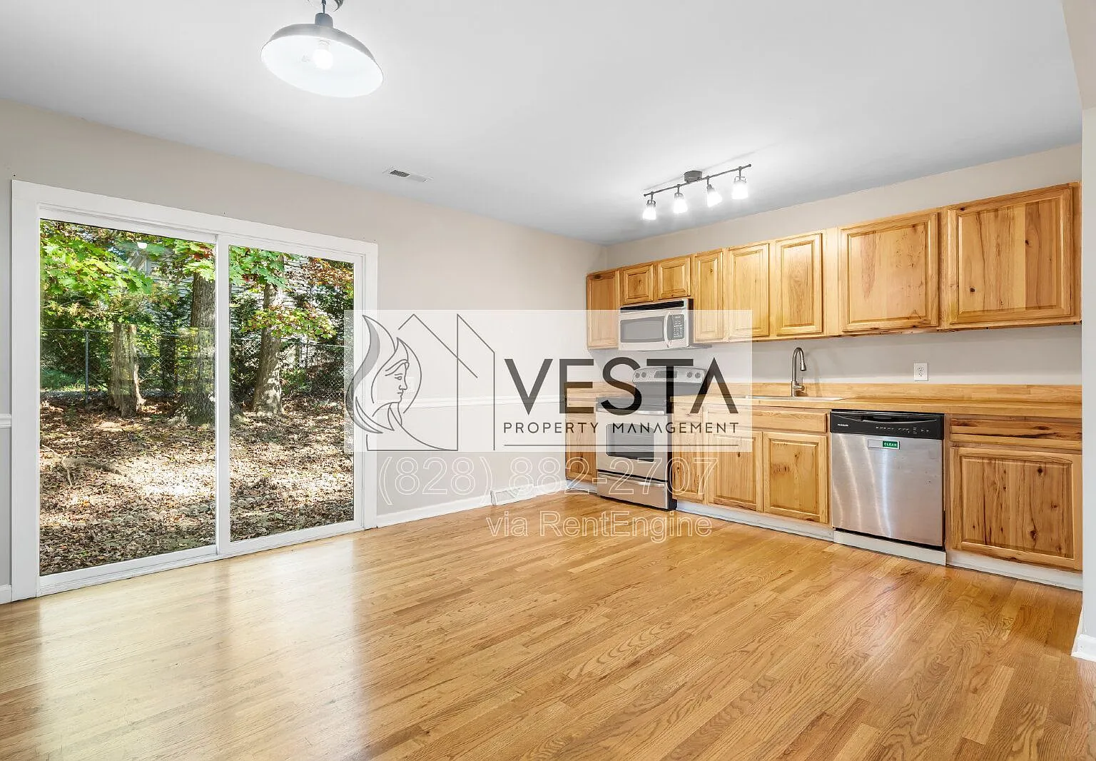 3 bed, 2.0 bath, 1500 sqft, $2,300 — Photo 2