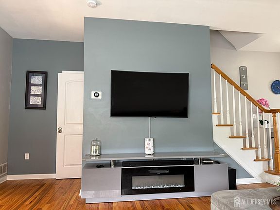 3rd image of 52 Highland Ave