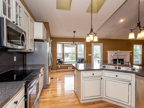 4th image of 4169 Meadowbrook Ln