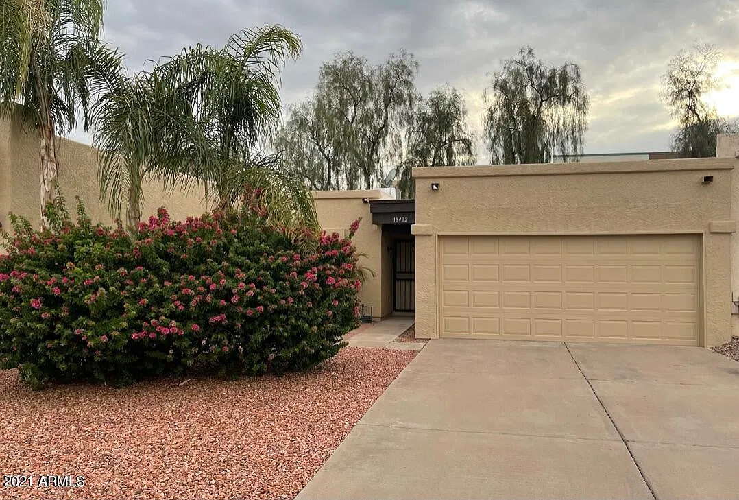 2 bed, 866 sqft, $1,795 — Photo 1