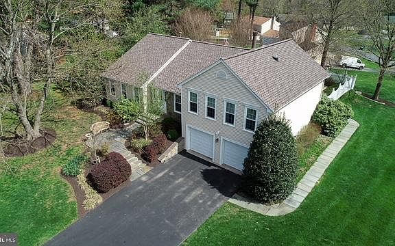 3rd image of 10 Bettswood Ct