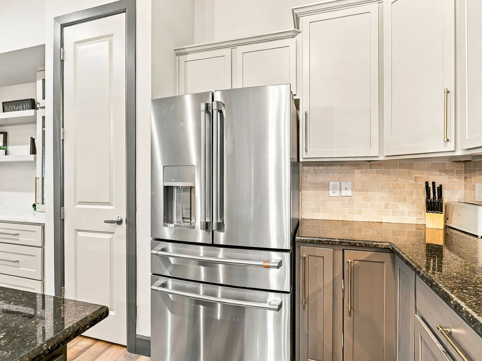 1 bed, 1023 sqft, $3,100 — Photo 4