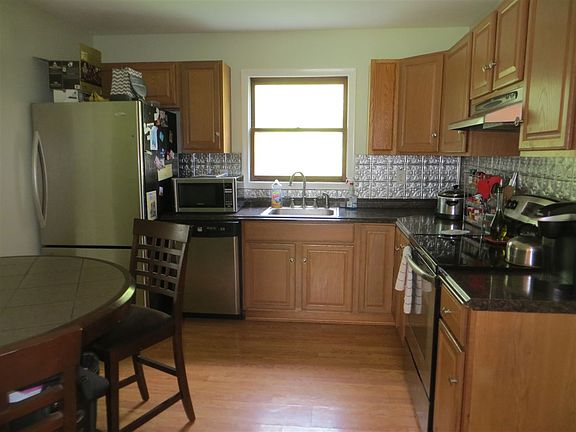 5th image of 6 Huntwood Dr