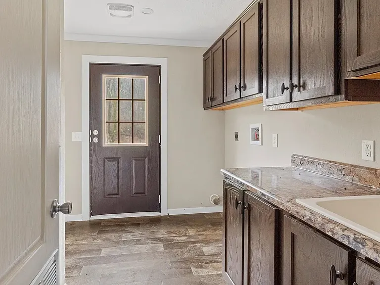 1189 Chicken Creek Rd — Photo 6