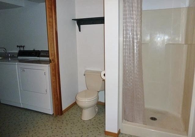 Bathroom & Laundry Room