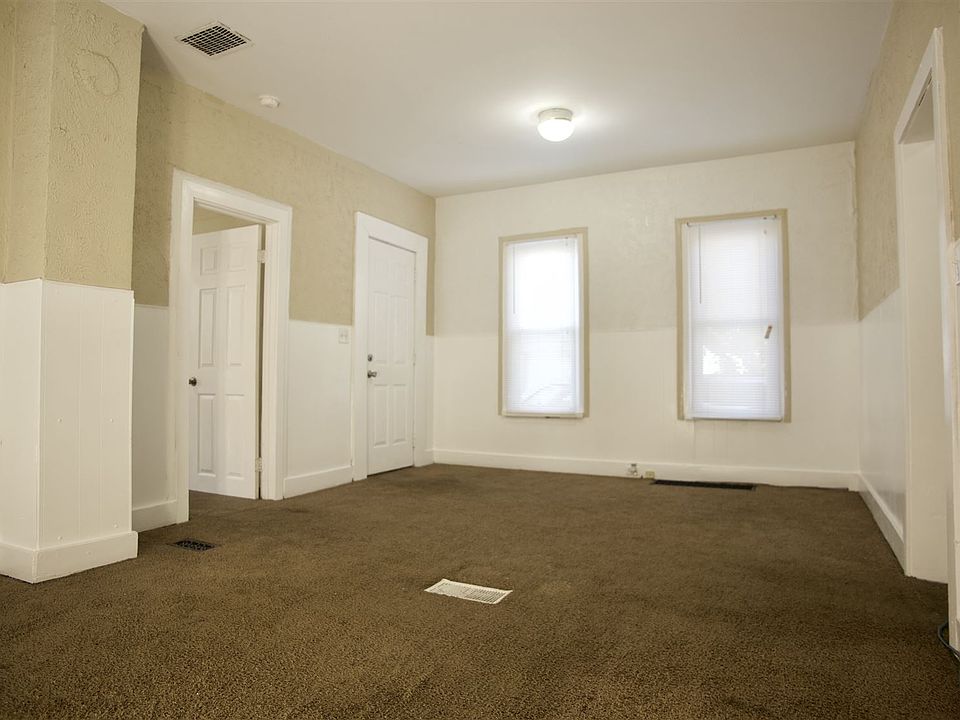 1st image of 848 Clancy Ave NE