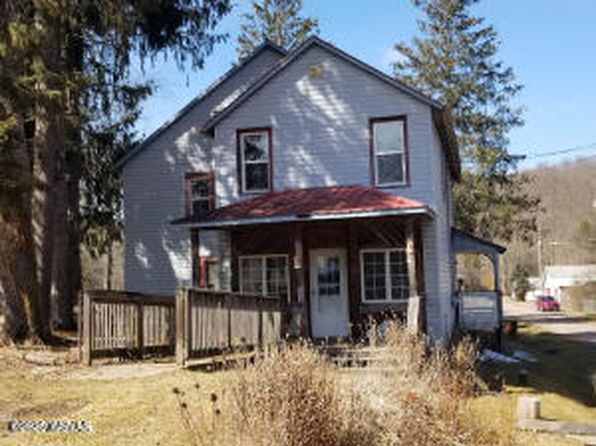 15 Flat St, Lopez, PA 18628