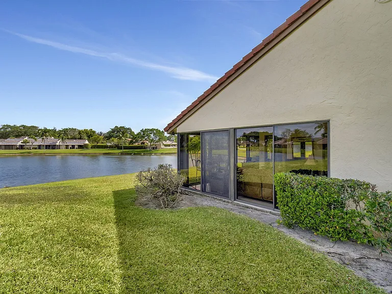 5531 Parkwalk Cir E — Photo 26