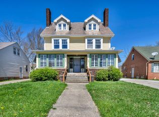 13093 Cedar Rd, Cleveland, OH 44118