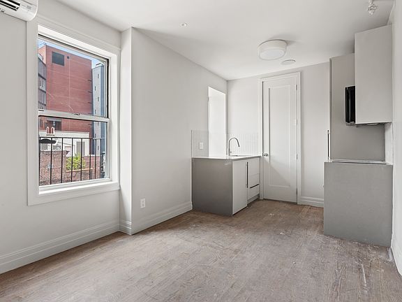 3rd image of 241 W 13th St APT 5