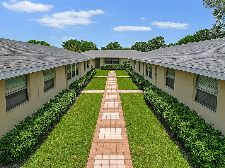 Waterford Villas - 551 Kathy Ct Margate, FL 33068 — Photo 15