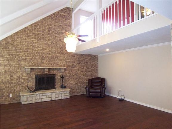 4th image of 1825 Oldham Ln
