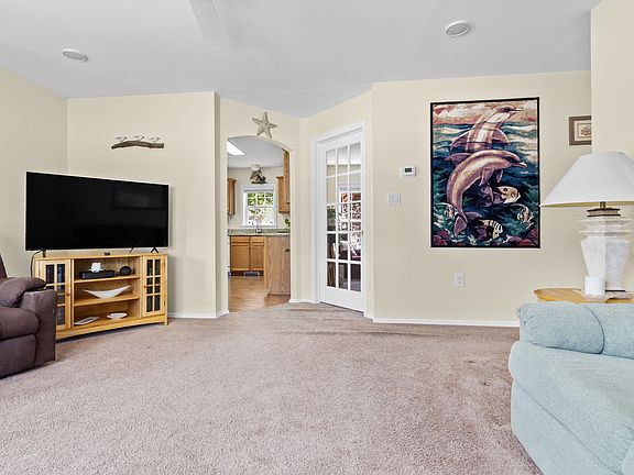 5th image of 270 Greenbriar Ct