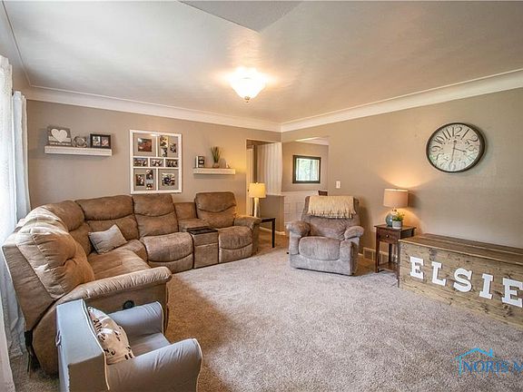 3rd image of 221 Margaret Pl