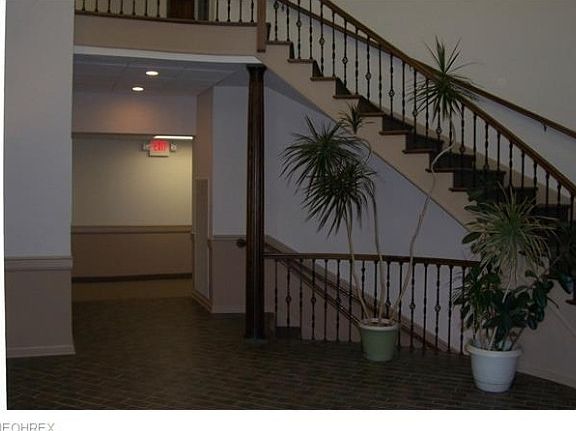3rd image of 5437 Mahoning Ave Ste 23
