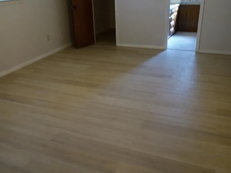 806 Hillsdale Dr — Photo 8