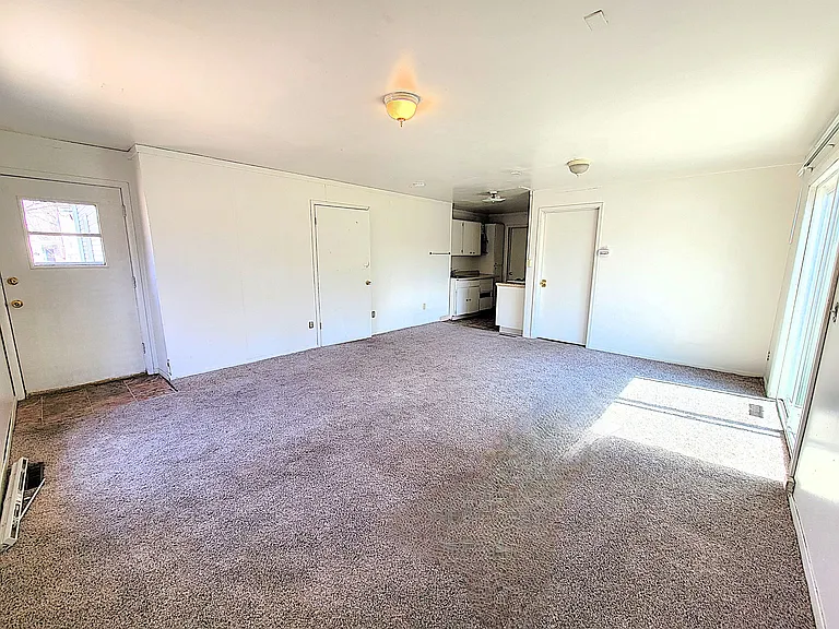 518 E Walnut St #1/2 — Photo 3