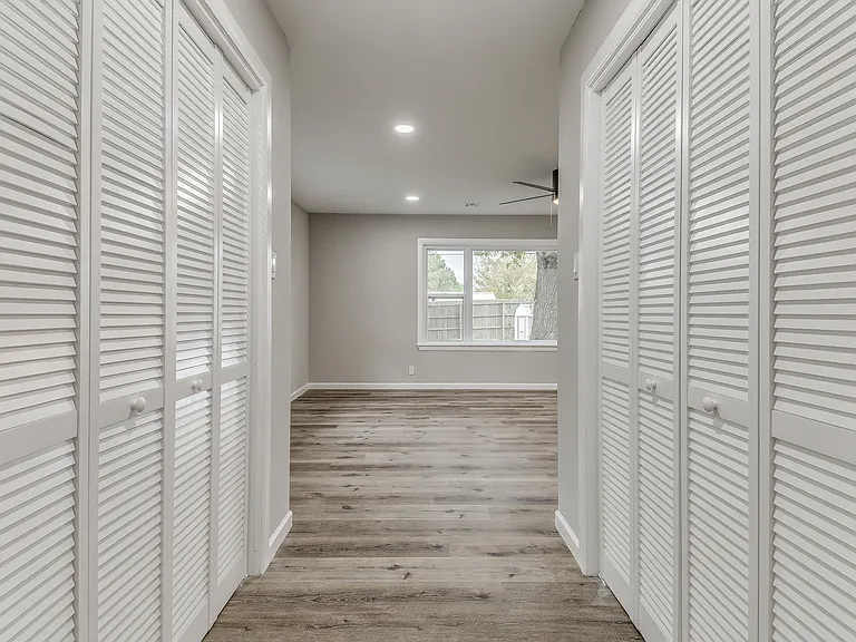 349 SE Rockwood Ave — Photo 17