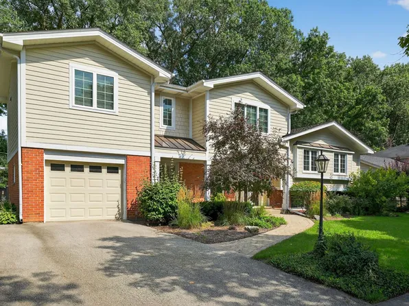 1101 Juniper Ter, Glenview, IL 60025