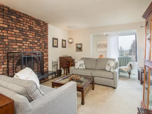 918 Ladner St, New Westminster, BC V3L 4W4