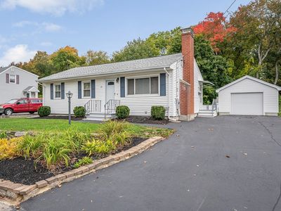 61 Meadowview Dr, Lowell, MA, 01854