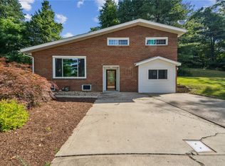 218 Sandy Hill Rd, Manor, PA 15665