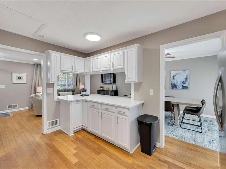 5005 Maryland Dr NW — Photo 9