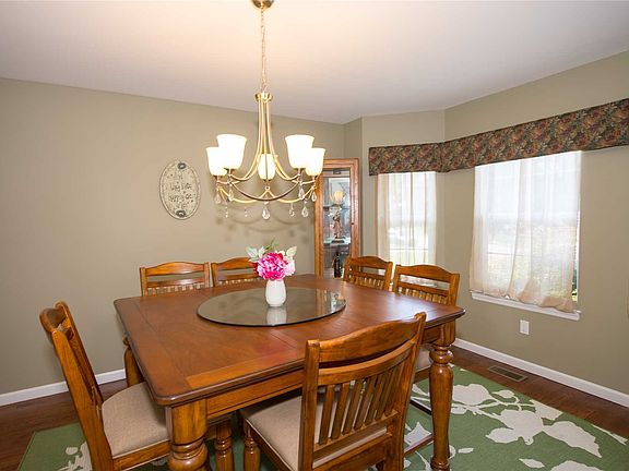 5th image of 31 Cheryl Dr