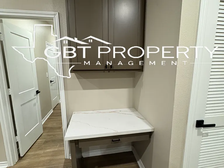 206 S Tucker Ln #2E — Photo 5