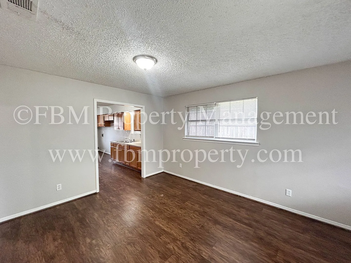 1603 S Hall St — Photo 4