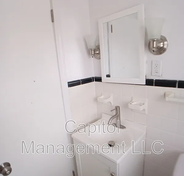801 N Capitol Ave #4 — Photo 4