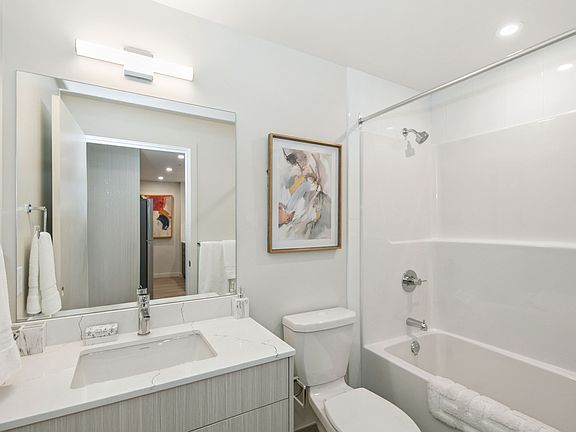 4th image of 1301 Burnside Rd W #1307480