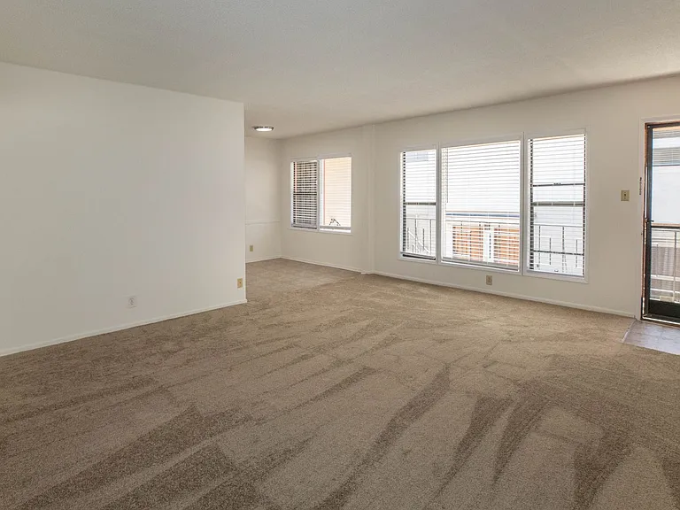 808 6th St #6 — Photo 5