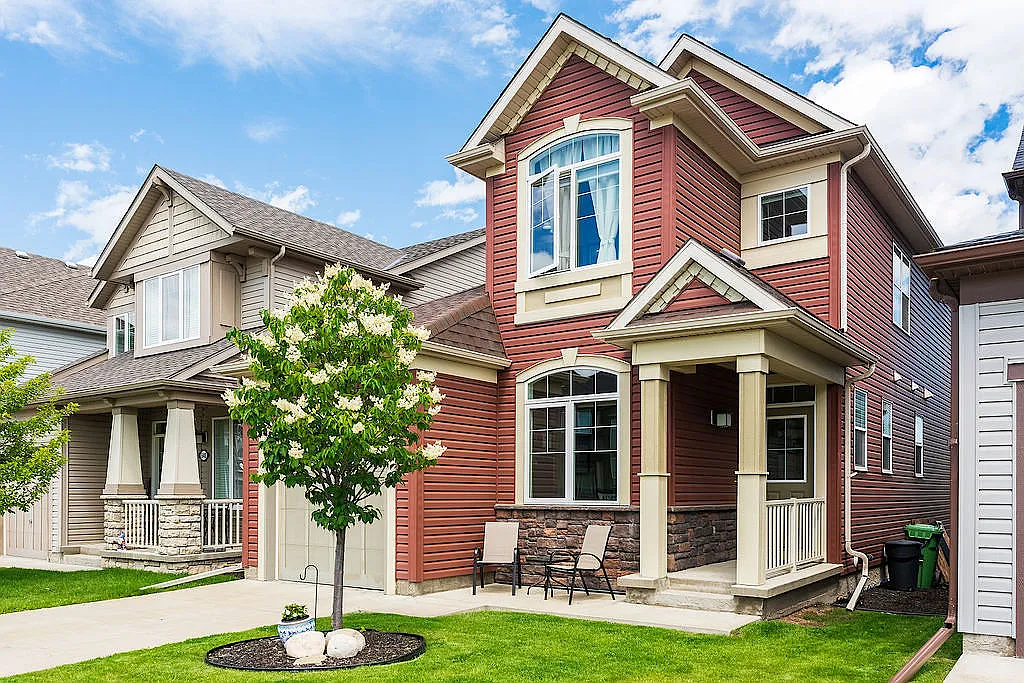 Short Term Lease Only Fantastic 3 Bedroom + Den Family Home In Sw Airdrie! (Cp018) — Photo 1