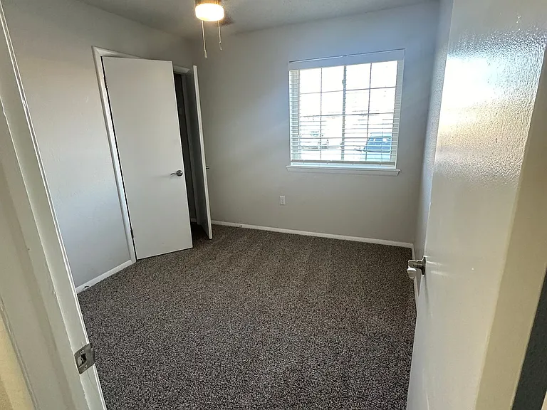 Regency Point Luxury Apartments — Photo 34