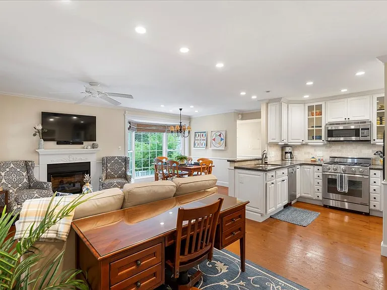 1615 Olinda Rd — Photo 2