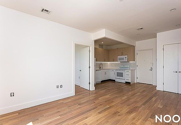 2nd image of 818 Lexington Ave APT 6A