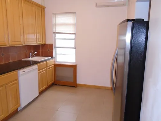Rented by 18 REALTY | media 8