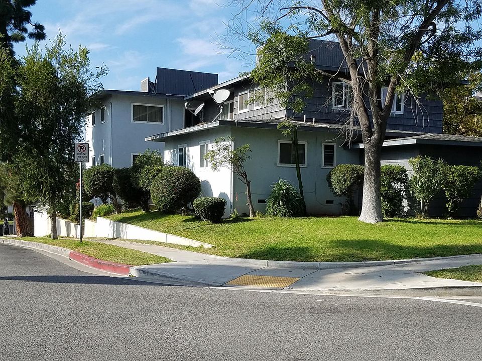 Front view of property