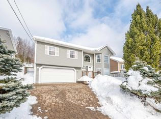 15 Feller Ct, Halifax, NS B4E 3M4