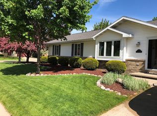 90 Chateau Ter, Oshkosh, WI 54901